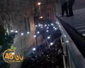  شاهد: لحظة خروج المصلين عقب انتهاء صلاة الفجر في الحرم الابراهيمي بالخليل 